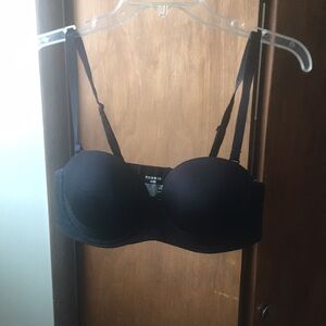 Torrid Black and Cream Strap/Strapless Bra Size 40B